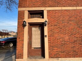 5772 W Higgins Ave, Unit 2 in Chicago, IL - Building Photo