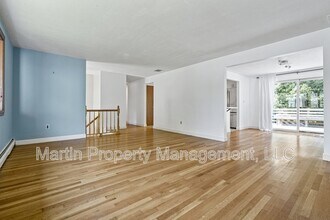 86 Milton St in Waltham, MA - Foto de edificio - Building Photo