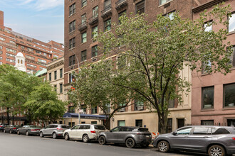 215 E 72nd St in New York, NY - Building Photo - Building Photo