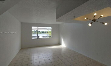 716 SW 148th Ave in Davie, FL - Building Photo - Building Photo