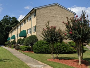 Dodson Courtyard Apartments in East Point, GA - Building Photo - Building Photo