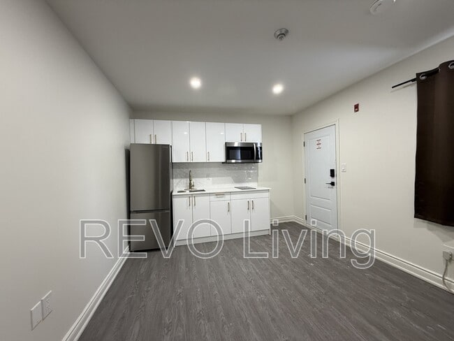 property at 7800 Lundy's Ln