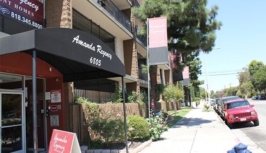 Amanda Regency Apartments in Van Nuys, CA - Foto de edificio - Building Photo