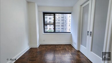 EAST 56 STREET in New York, NY - Building Photo - Building Photo