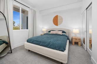 Virano Apartments in San Marcos, CA - Foto de edificio - Building Photo
