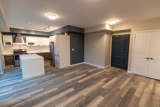 6479 Montrose Rd in Niagara Falls, ON - Building Photo - Building Photo