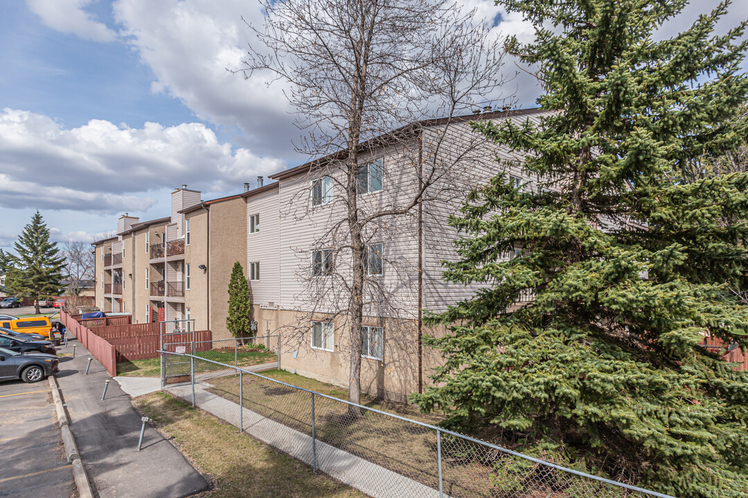 TARA Condominum in Edmonton, AB - Building Photo