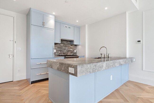 250 E 21st St in New York, NY - Building Photo - Building Photo