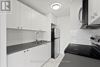 7555 Goreway Dr in Mississauga, ON - Building Photo - Building Photo