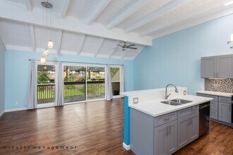 47-459-459 Hui Iwa St in Kaneohe, HI - Foto de edificio - Building Photo