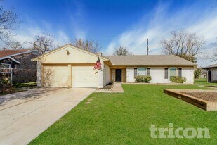 6511 Grey Oaks Dr in Houston, TX - Building Photo