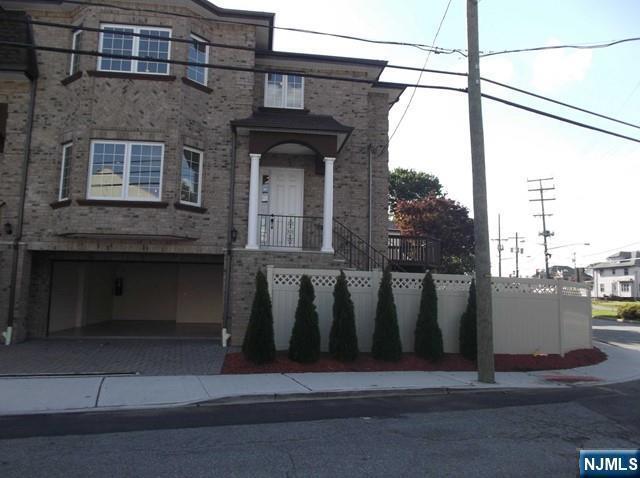 811 Edgewood Ln in Fort Lee, NJ - Building Photo