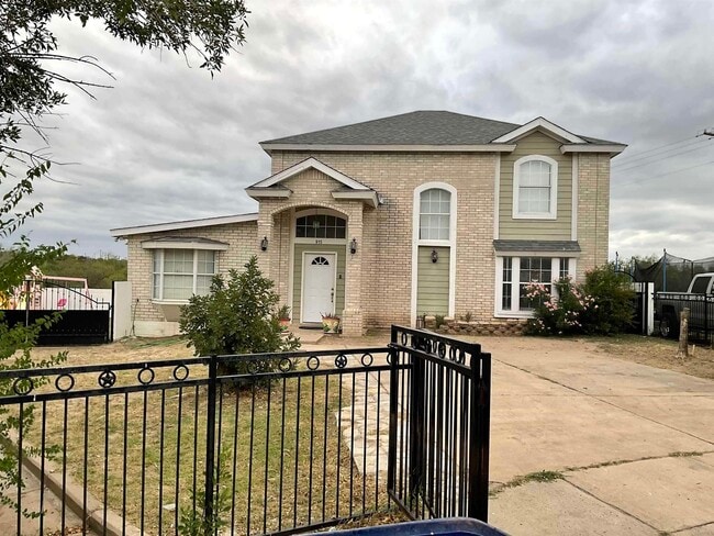 property at 915 Rutledge Dr