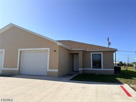 828 Gleason Pkwy in Cape Coral, FL - Building Photo