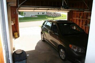 979 11th Ave S, Unit 979 in Onalaska, WI - Foto de edificio - Building Photo