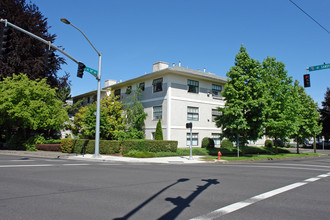 Sandy Park Apartments in Portland, OR - Building Photo - Building Photo