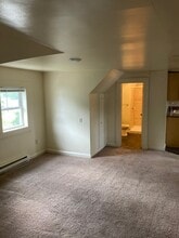 106 E Poplar St, Unit 3 in Grove City, PA - Foto de edificio - Building Photo