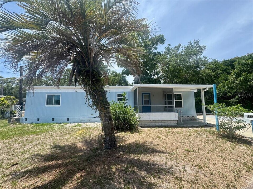 2609 Braeburn Dr in Largo, FL - Building Photo