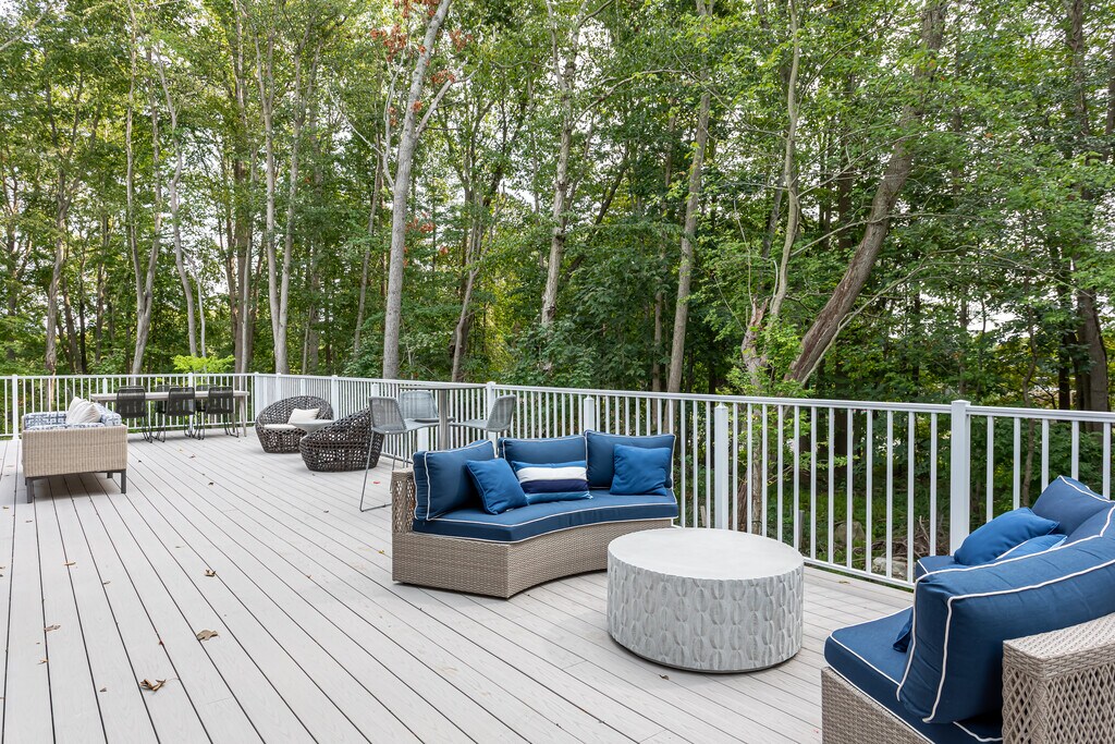 The Cove at Gateway Commons Townhomes East Lyme, CT Apartments