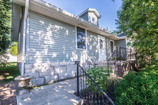 211 N Madison St in Bloomington, IN - Building Photo