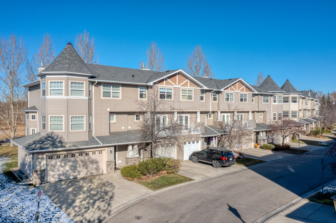 Inglewood Grove in Calgary, AB - Building Photo