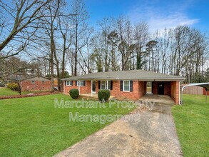 15 Wood Cir in Taylors, SC - Foto de edificio - Building Photo