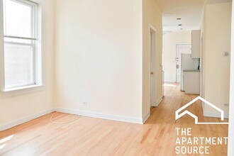 2318 N Southport Ave, Unit 3R in Chicago, IL - Foto de edificio - Building Photo