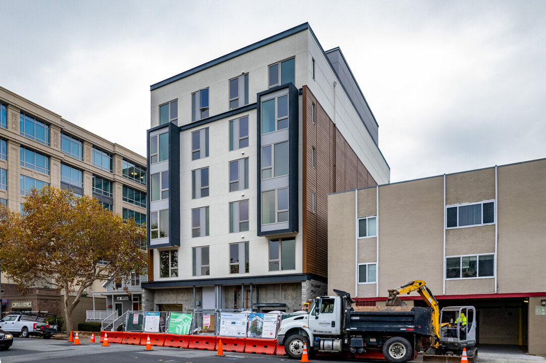 612 Jefferson Ave in Redwood City, CA - Building Photo