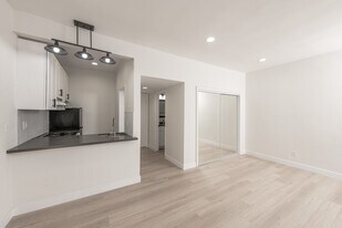 1450 Midvale in Los Angeles, CA - Building Photo