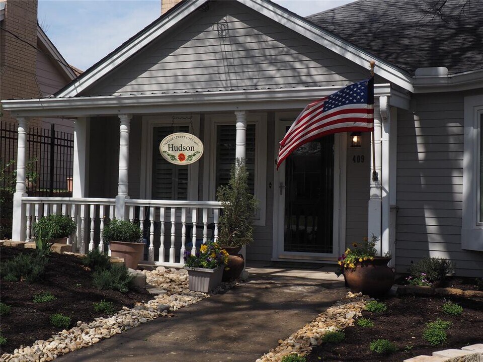 409 E 6th St in Georgetown, TX - Building Photo