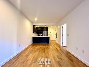 25 E 19th St in Brooklyn, NY - Building Photo - Building Photo
