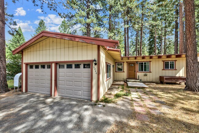 2268 Wyoming Ave in South Lake Tahoe, CA - Building Photo - Building Photo
