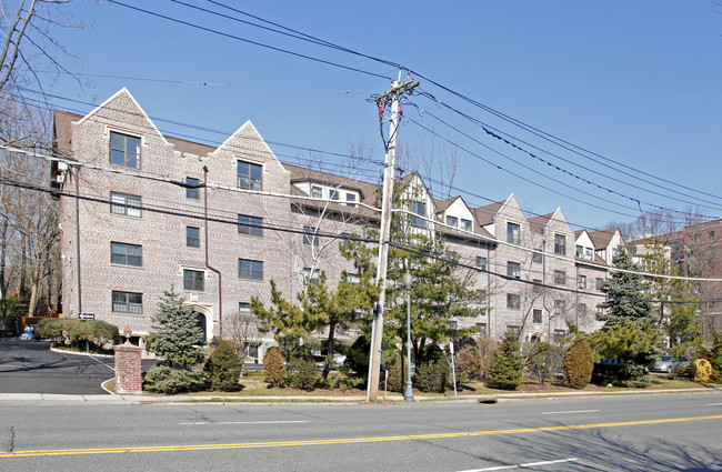 Larchmont Gables Apartment in Larchmont, NY - Building Photo - Building Photo