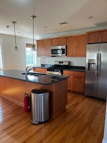 8 Anoka Ave, Unit #2A in Barrington, RI - Foto de edificio