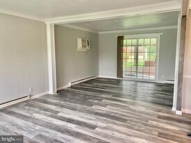 1008 Clematis St in Sinking Spring, PA - Building Photo