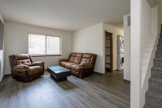 Cherry Street Town Houses in Mt. Pleasant, MI - Building Photo - Interior Photo