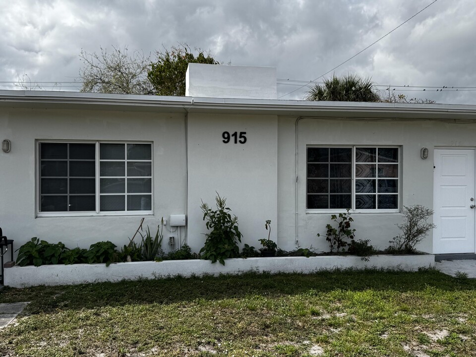 915 N J St in Lake Worth Beach, FL - Building Photo