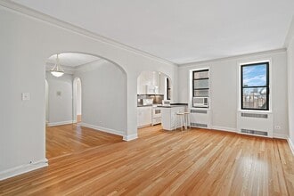 25-40-40 31st Ave in Queens, NY - Building Photo - Building Photo