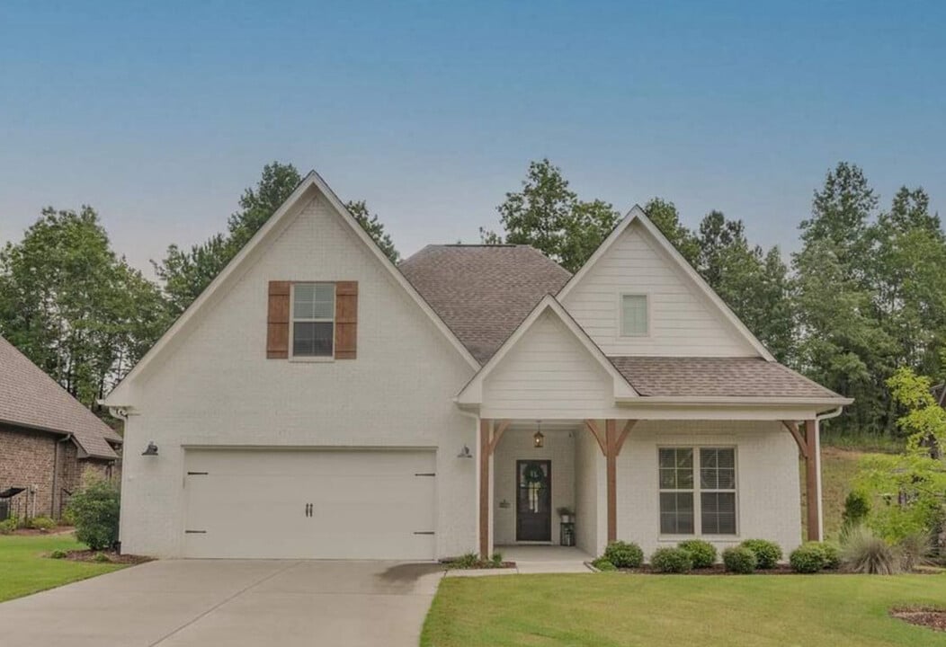 480 Ballantrae Rd in Pelham, AL - Building Photo