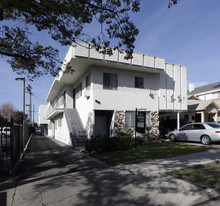 933 N Hudson Ave in Los Angeles, CA - Building Photo