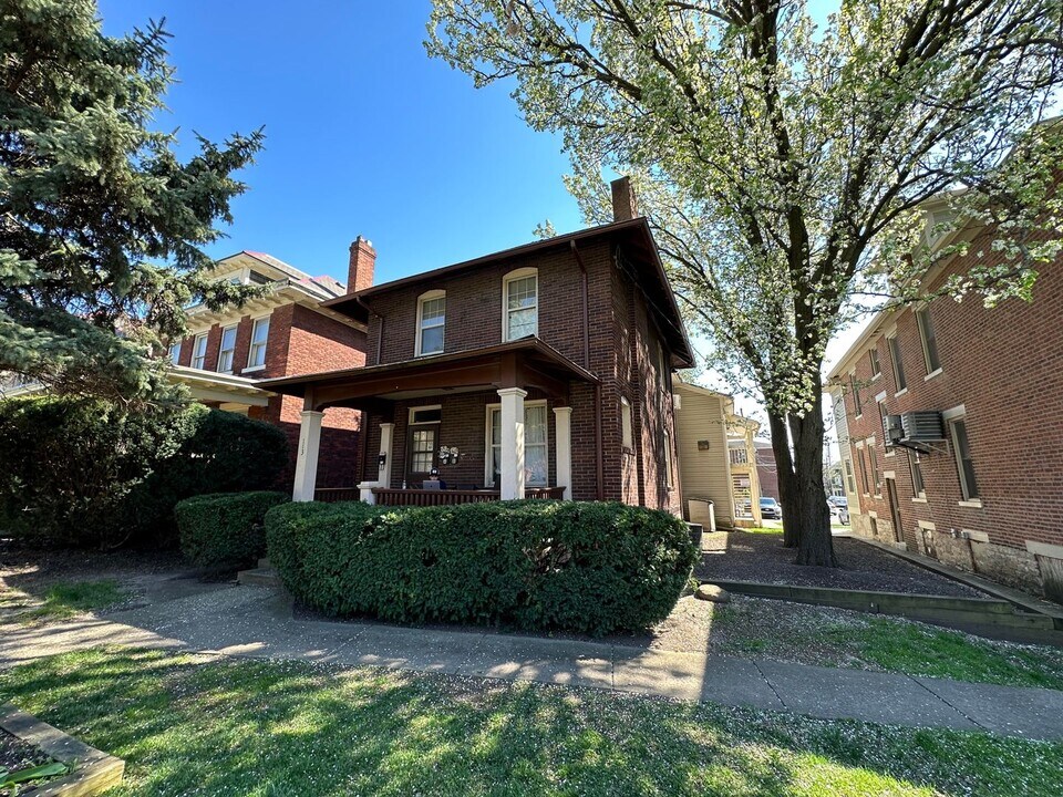 113 E Lane Ave in Columbus, OH - Building Photo