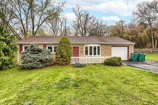 1341 Scenery Dr in Mechanicsburg, PA - Building Photo