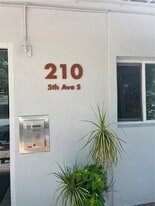 210 5th Ave S in St. Petersburg, FL - Building Photo