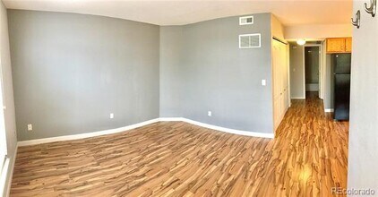 1631 S Deframe St in Lakewood, CO - Foto de edificio - Building Photo