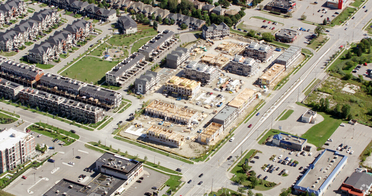 Baker Hill & Main Street Townhouses in Whitchurch-Stouffville, ON - Building Photo