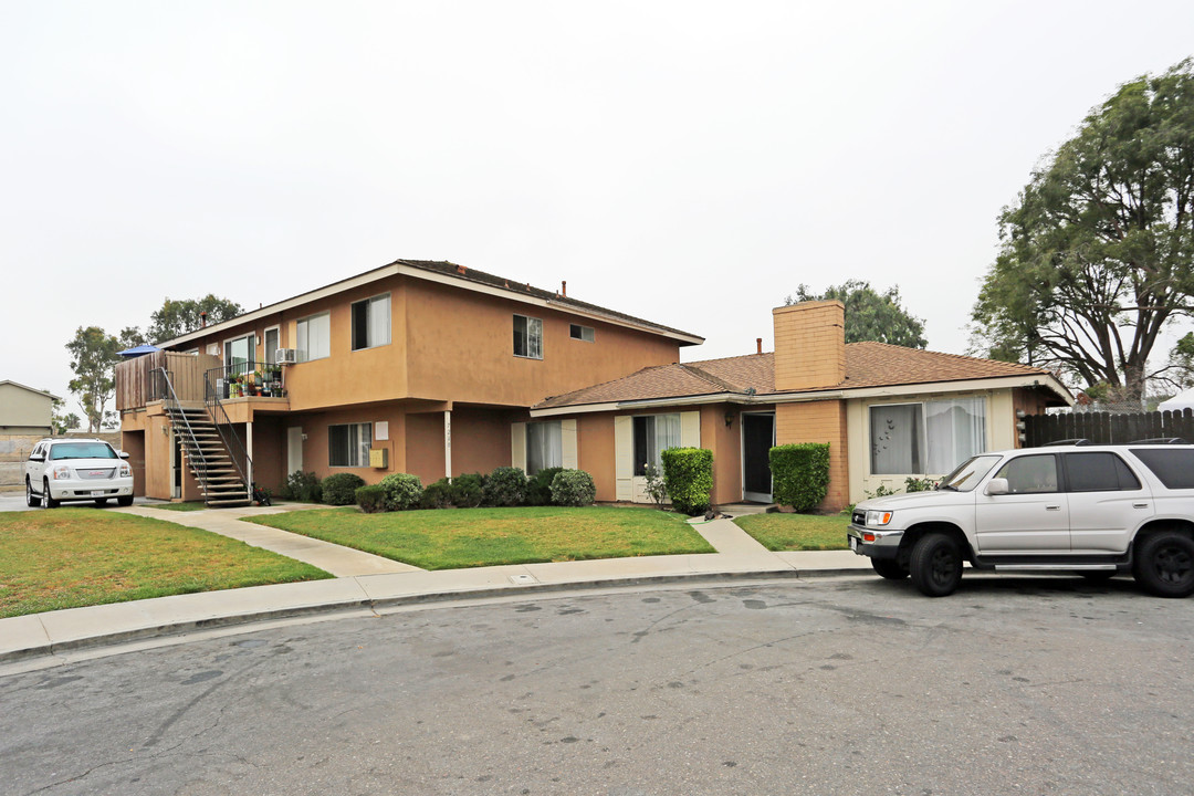 7242 Corsican Dr in Huntington Beach, CA - Building Photo