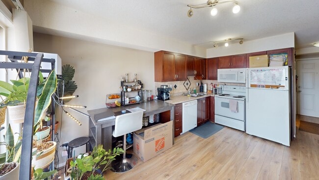 11220-11220 104 Ave. in Grande Prairie, AB - Building Photo - Building Photo