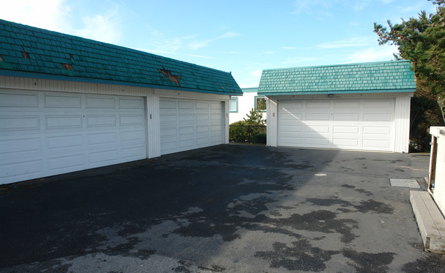 468 Manor Dr in Pacifica, CA - Foto de edificio - Building Photo