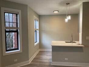 372 Hazel Ave, Unit B3 in Glencoe, IL - Building Photo - Building Photo
