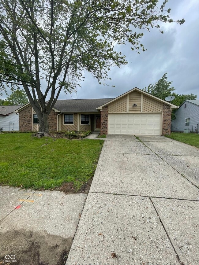 6268 Glenshire Ln in Indianapolis, IN - Building Photo - Building Photo